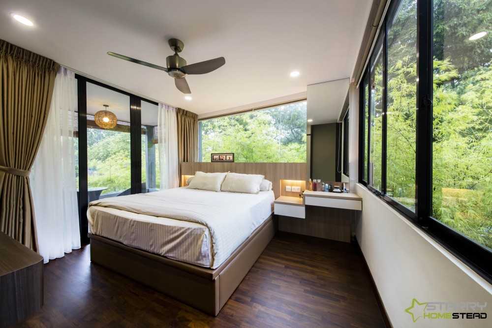 Modern Bedroom with Mirror and Bed