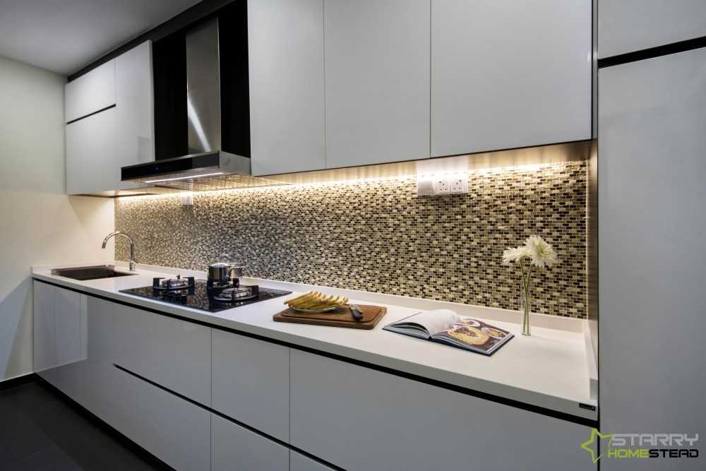 Modern Kitchen with Kitchen Backsplash and Kitchen Accessories