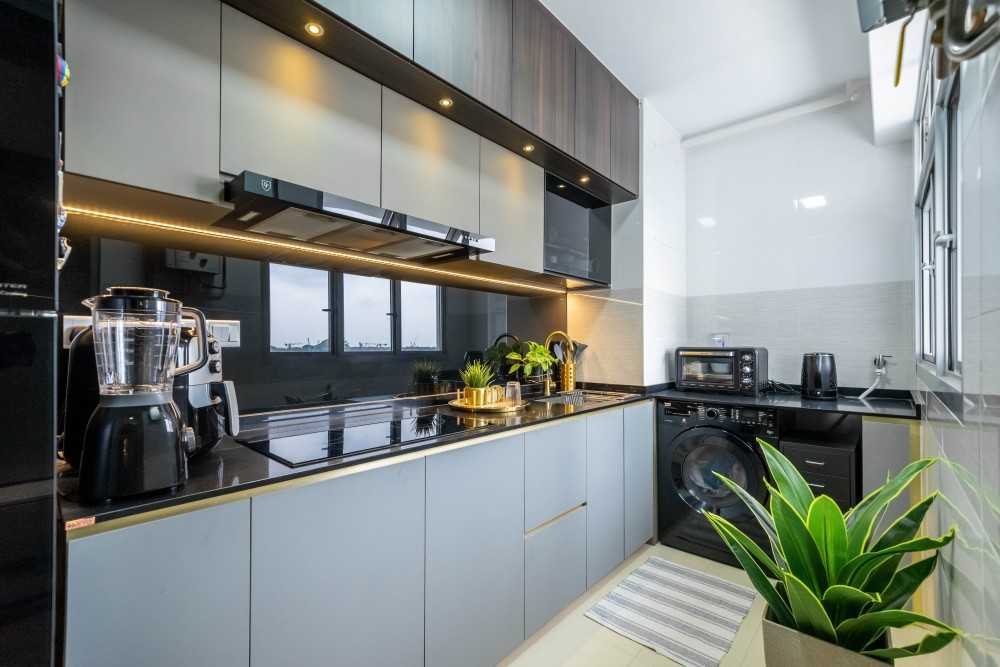 Modern Kitchen with Countertop and Homogeneous Tiles