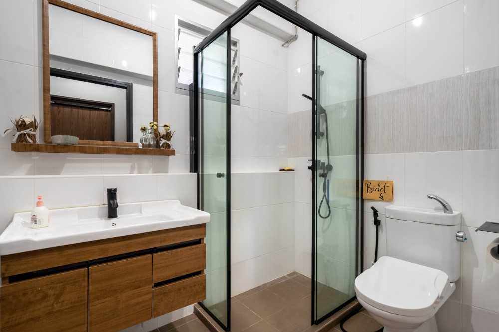 Industrial Bathroom with Homogeneous Tiles and Mirror