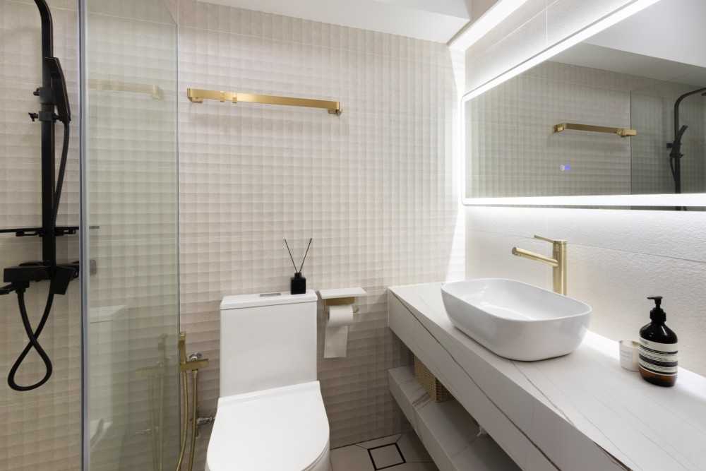 Scandinavian Bathroom with Homogeneous Tiles and Mirror