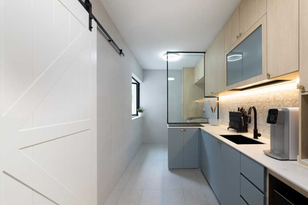 Scandinavian Kitchen with Countertop and Homogeneous Tiles