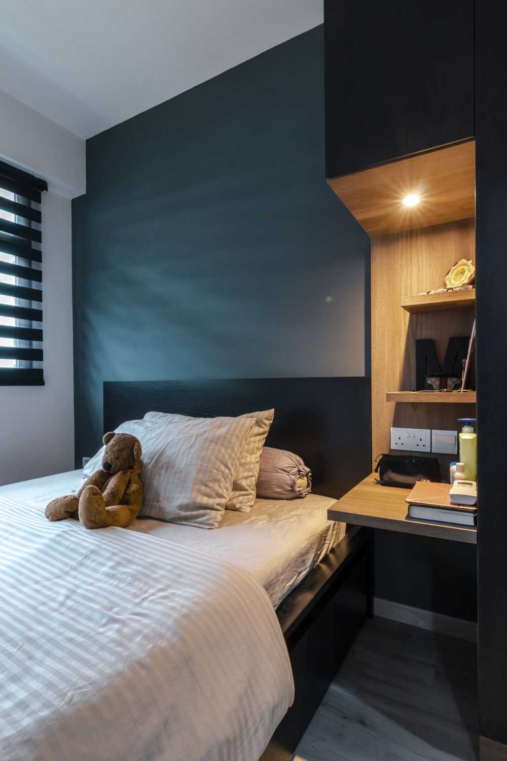 Modern Bedroom with Vinyl Flooring and Wardrobe