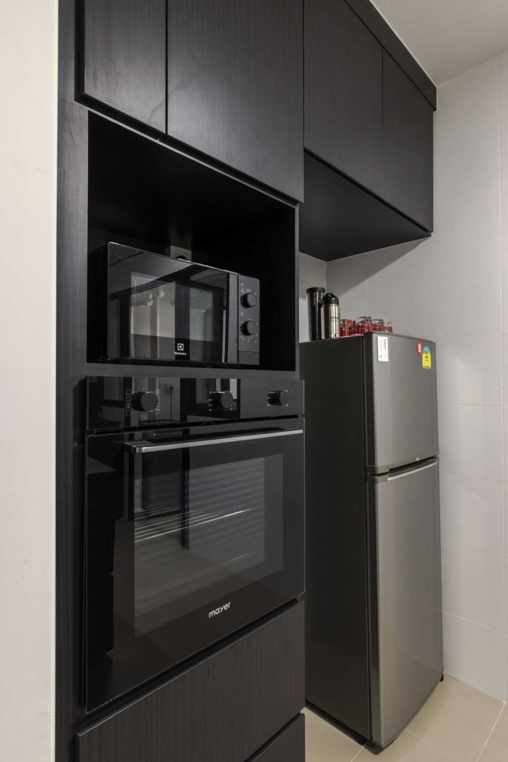 Modern Kitchen with Cupboard and Kitchen Backsplash
