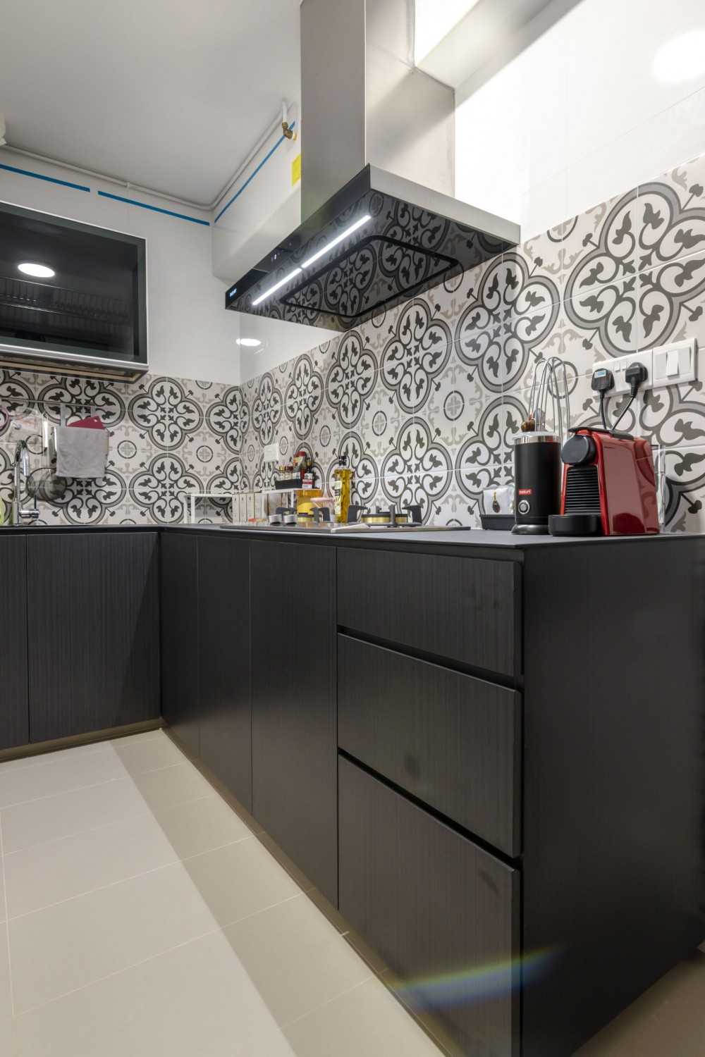 Modern Kitchen with Countertop and Kitchen Backsplash