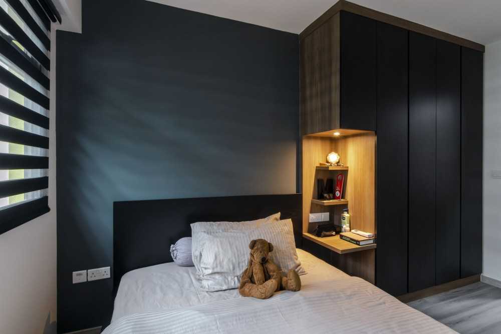Modern Bedroom with Vinyl Flooring and Wardrobe