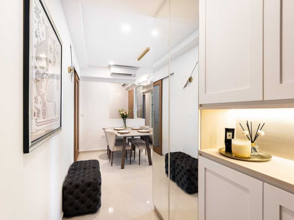 Minimalist Entryway with Mirror and Seating Bench