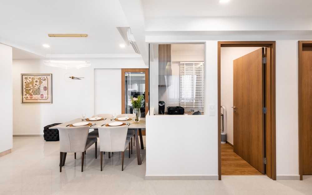 Minimalist Dining Room with Dining Table and Dining Chairs