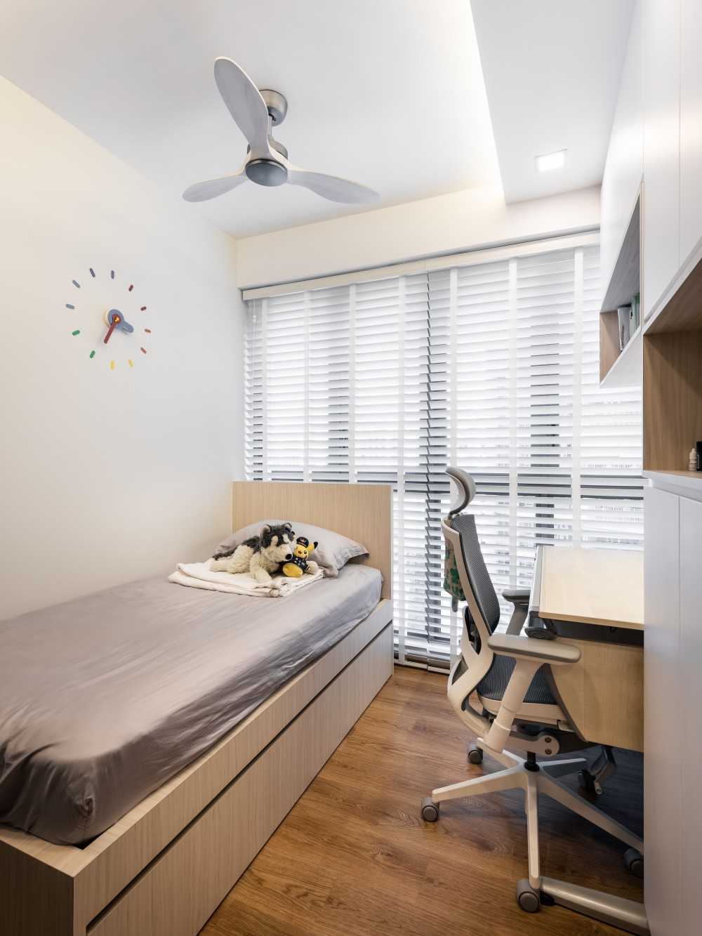 Minimalist Bedroom with Bookshelf and Vinyl Flooring