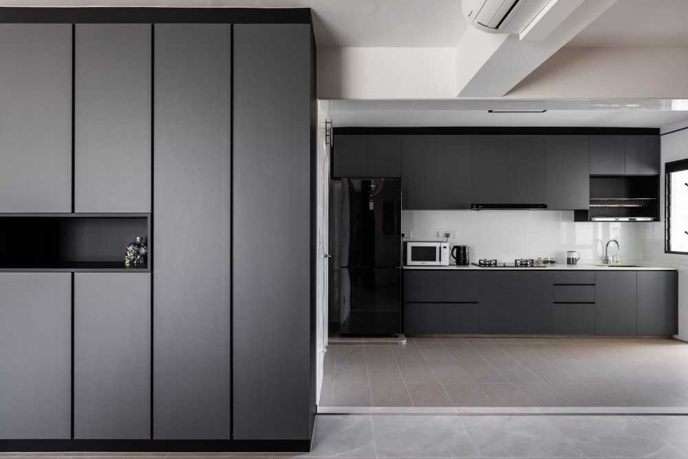 Contemporary Kitchen with Open Kitchen and Kitchen Backsplash