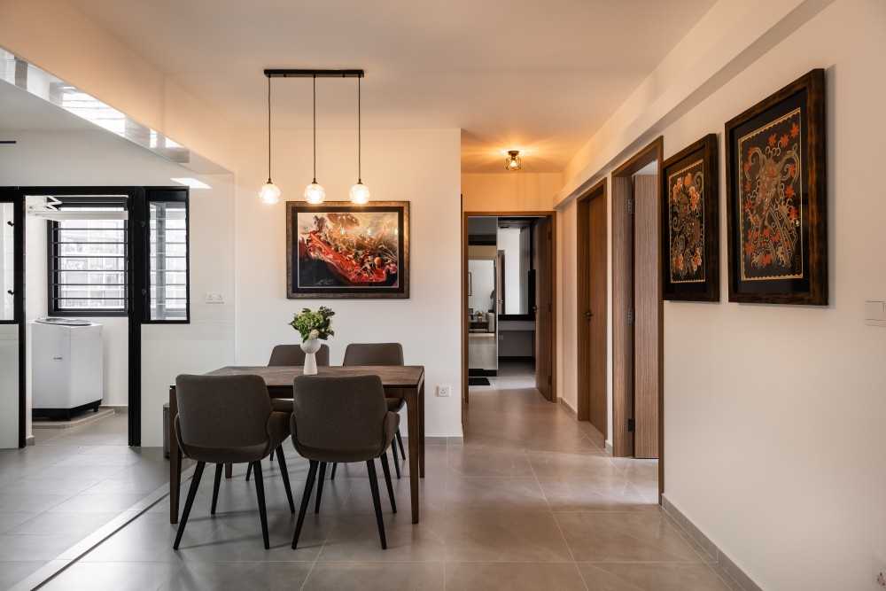 Contemporary Dining Room with Dining Table and Dining Chairs
