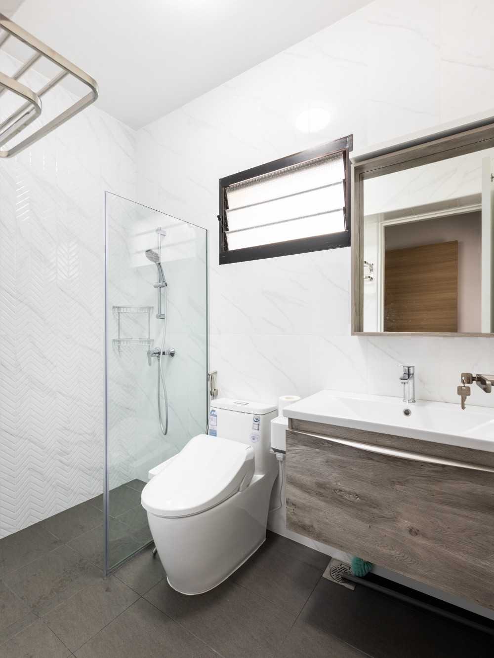 Scandinavian Bathroom with Homogeneous Tiles and Mirror
