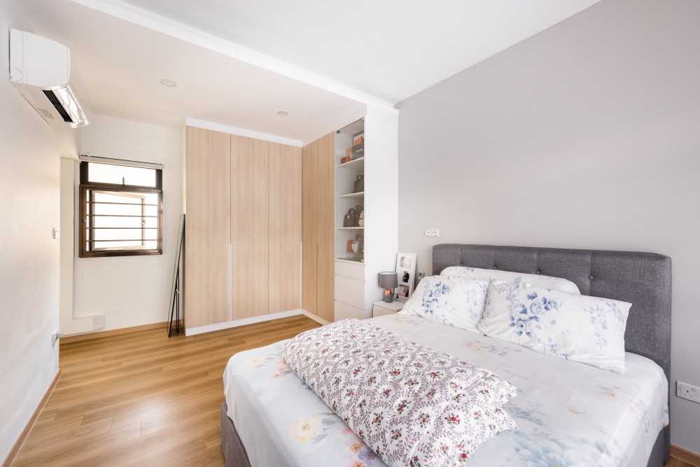 Scandinavian Bedroom with Vinyl Flooring and Ceiling Light