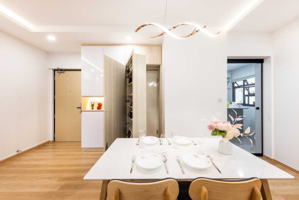 Scandinavian Dining Room with Vinyl Flooring and Dining Table