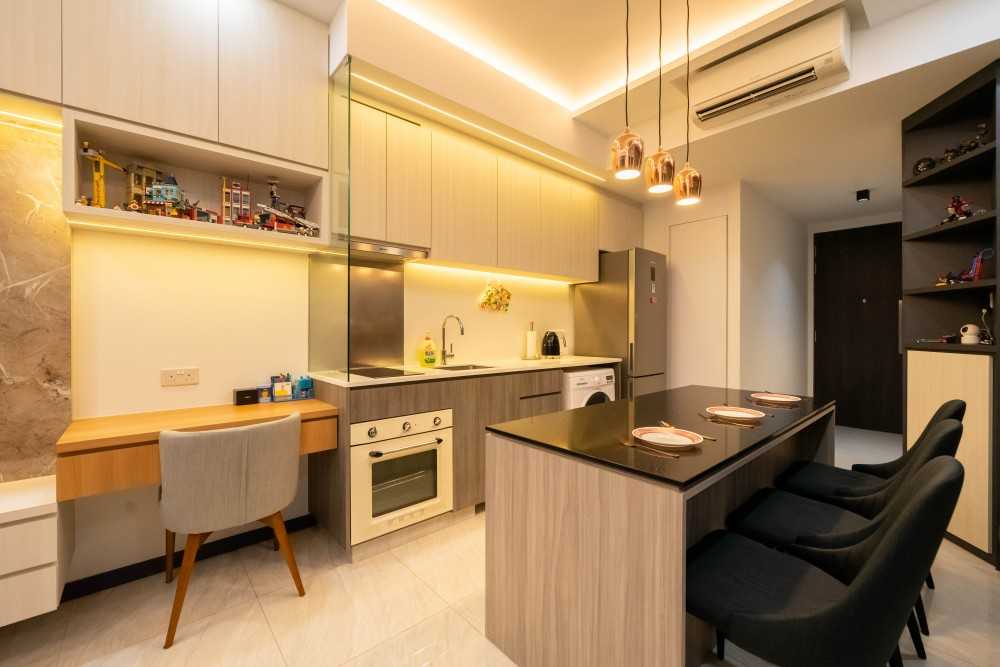 Modern Kitchen with Homogeneous Tiles and Wood Flooring