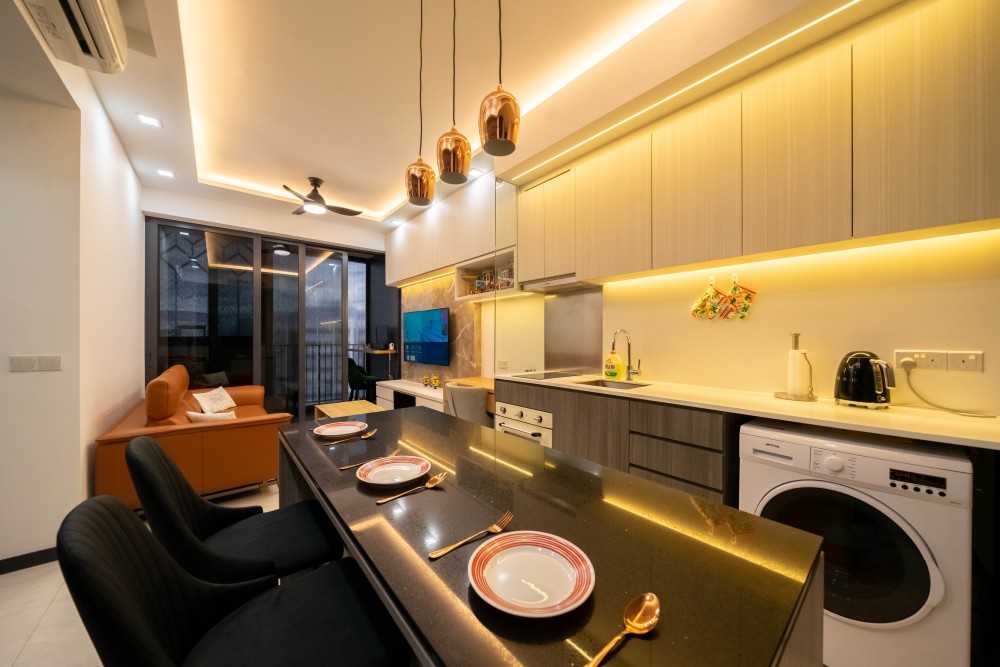 Modern Kitchen with Homogeneous Tiles and Open Kitchen