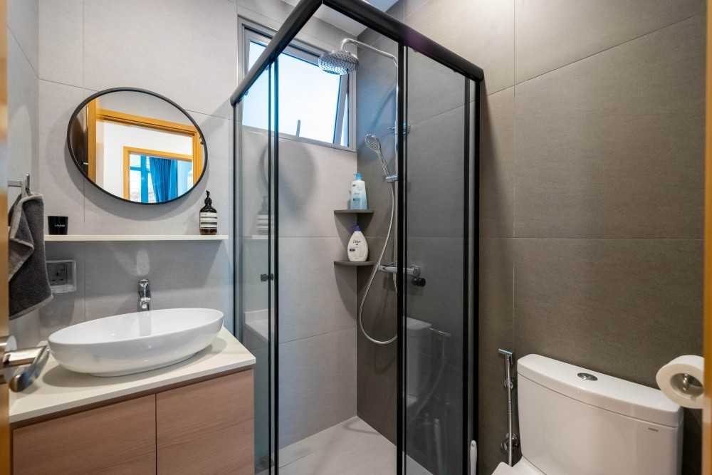 Contemporary Bathroom with Shower Screen and Bathroom Storage