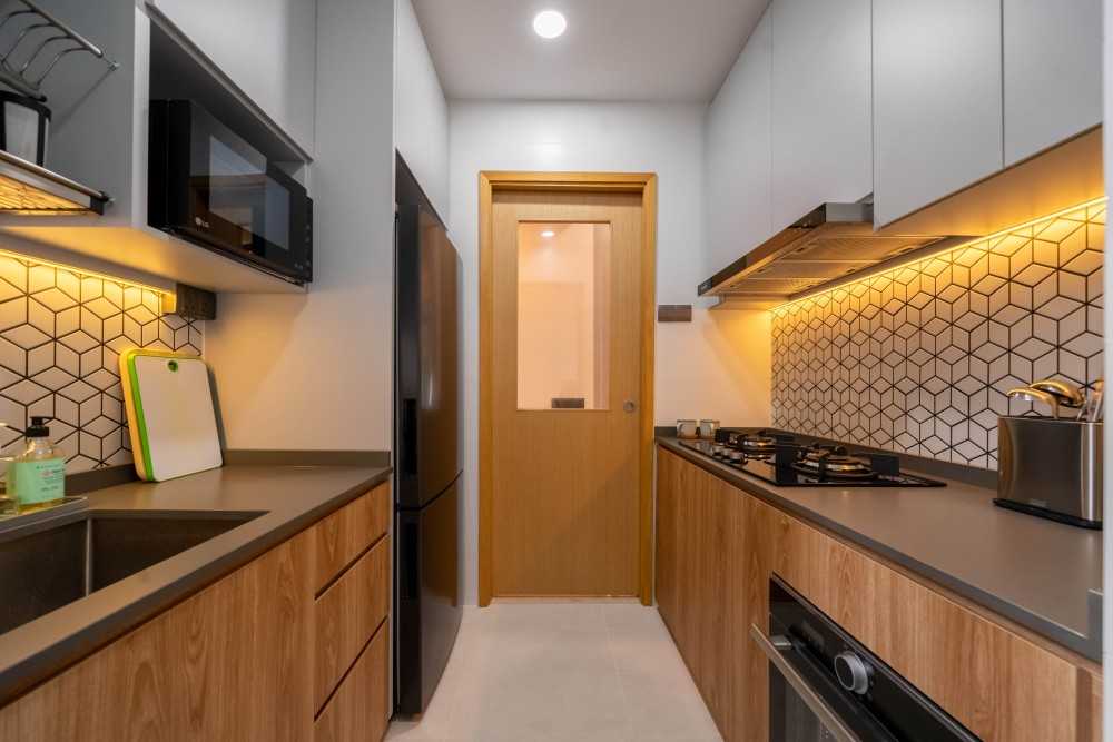 Contemporary Kitchen with Wood Flooring and Kitchen Window