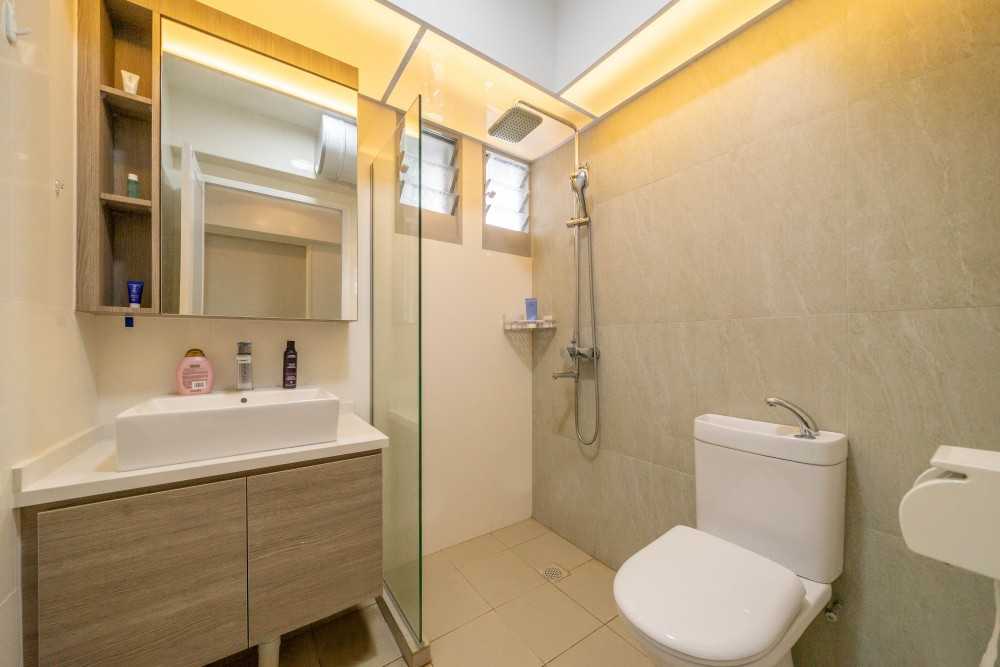 Minimalist Bathroom with Homogeneous Tiles and Shower Screen