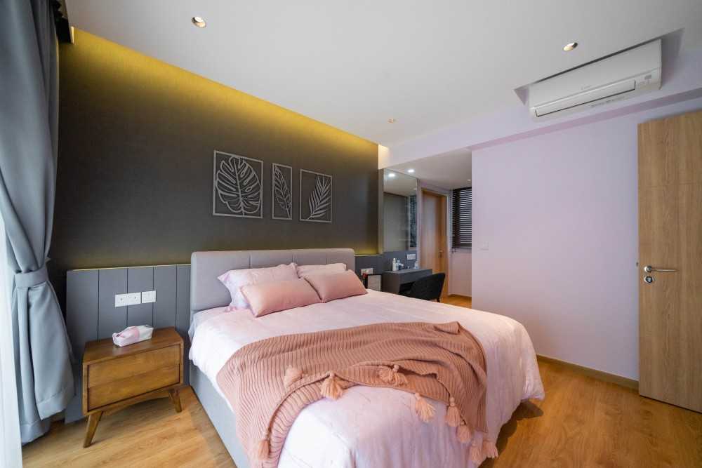 Modern Bedroom with Vinyl Flooring and Parquet Floor