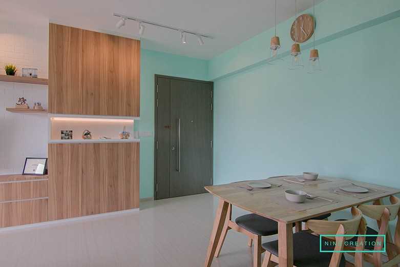 Modern Dining Room with Dining Table and Dining Chairs
