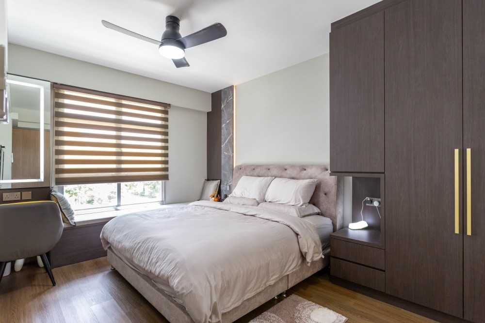 Modern Bedroom with Vinyl Flooring and Wardrobe