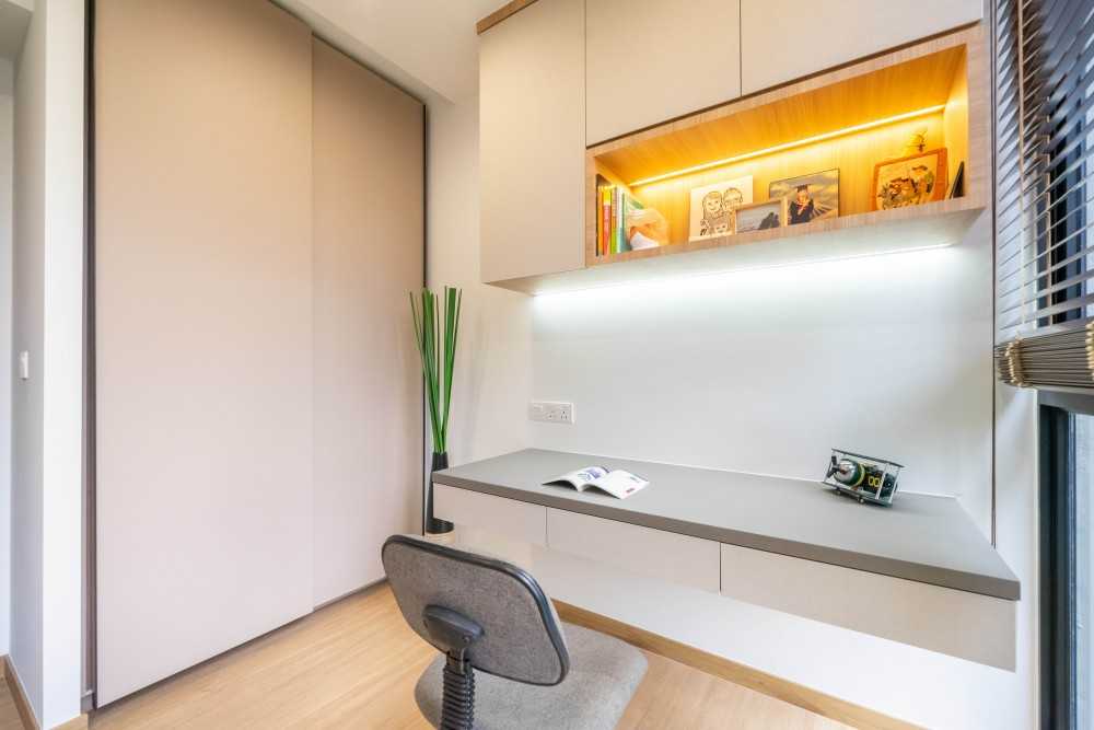 Modern Bedroom with Vinyl Flooring and Wardrobe