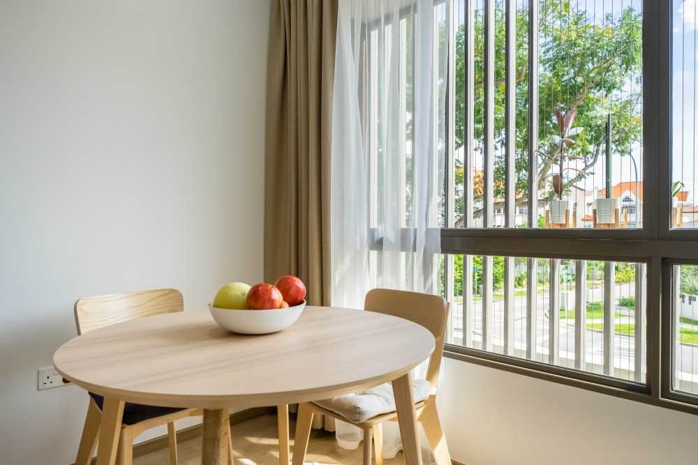 Minimalist Dining Room with Drop Ceiling and Dining Table