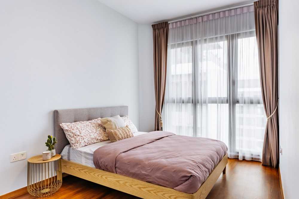 Asian Bedroom with Vinyl Flooring and Wood Flooring