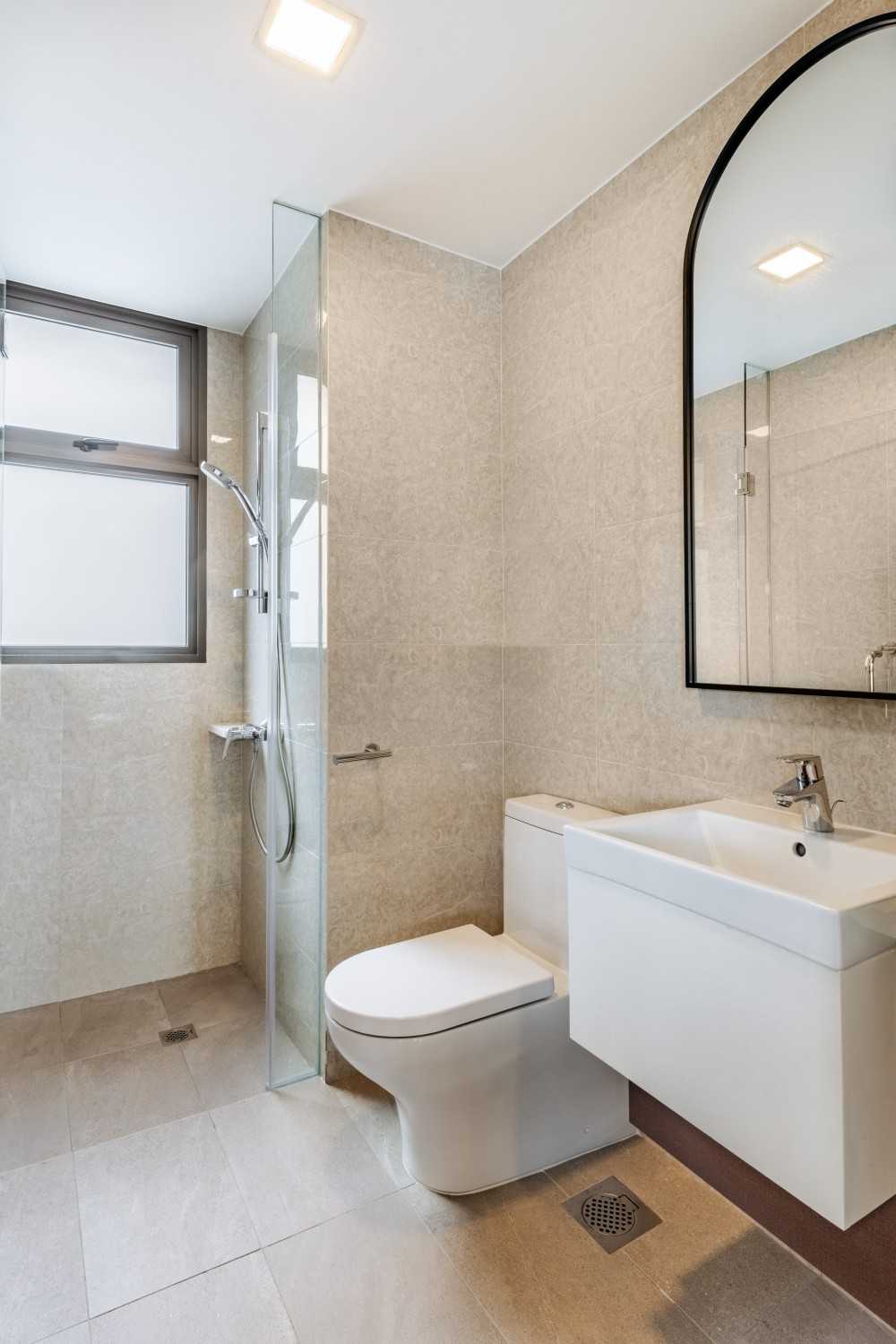 Asian Bathroom with Homogeneous Tiles and Mirror