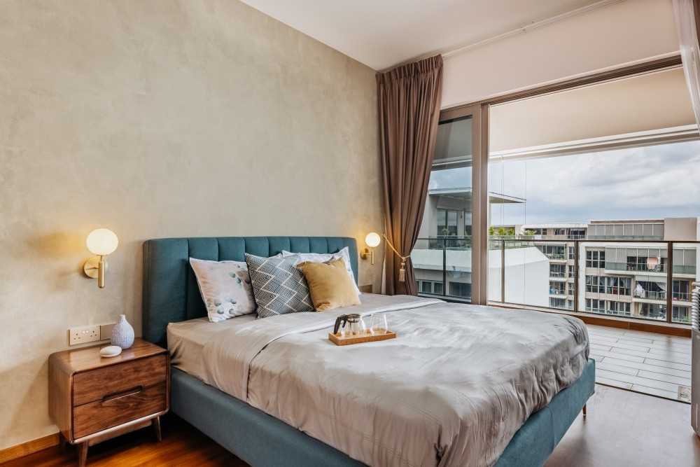 Asian Bedroom with Vinyl Flooring and Wood Flooring