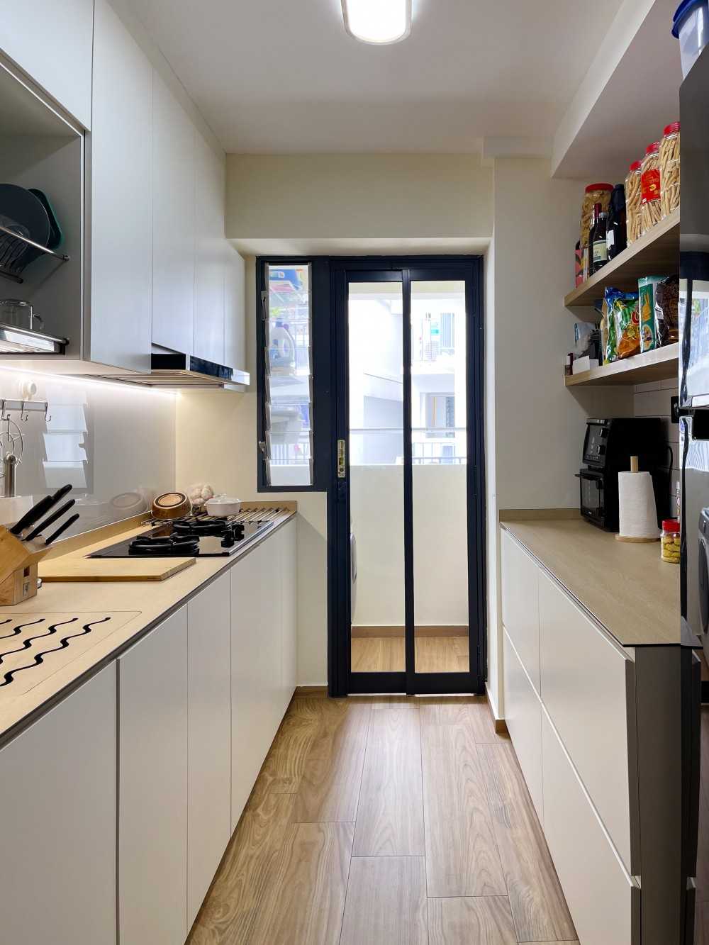 Scandinavian Kitchen with Vinyl Flooring and Kitchen Island