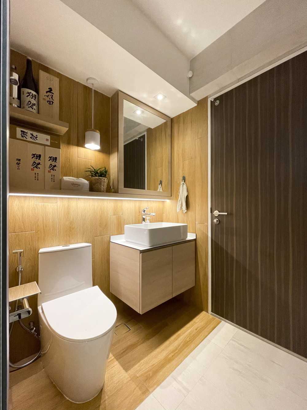 Scandinavian Bathroom with Marble Floor and Mirror