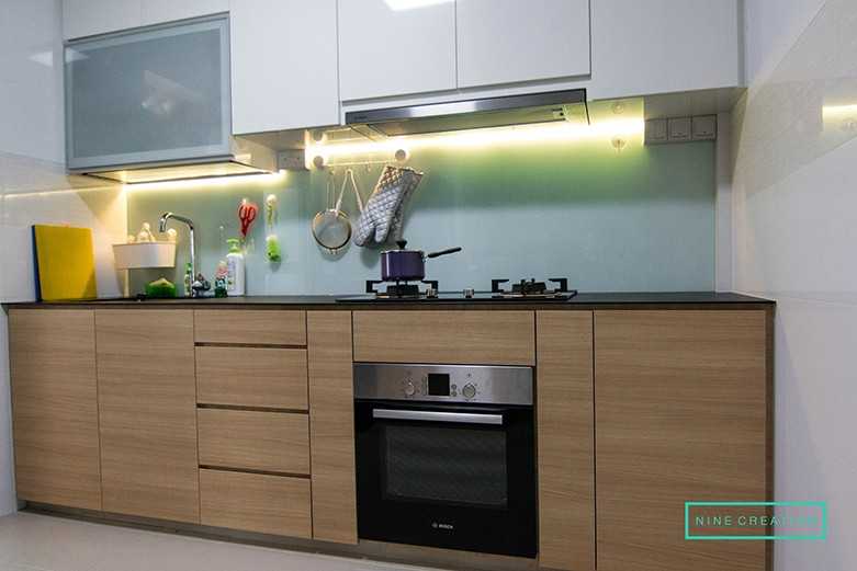 Modern Kitchen with Countertop and Homogeneous Tiles