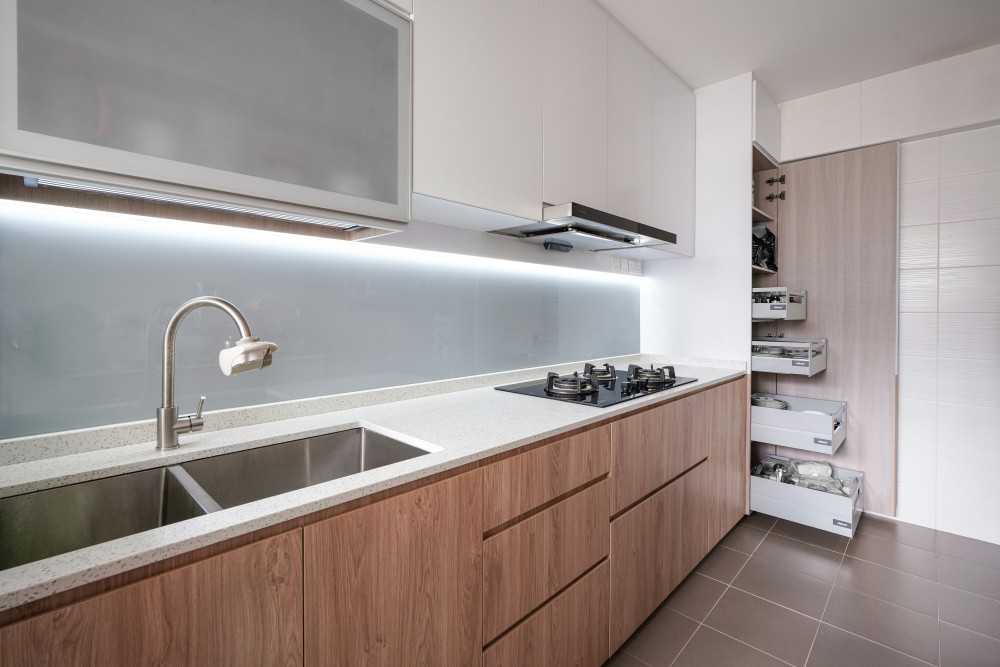 Scandinavian Kitchen with Countertop and Homogeneous Tiles