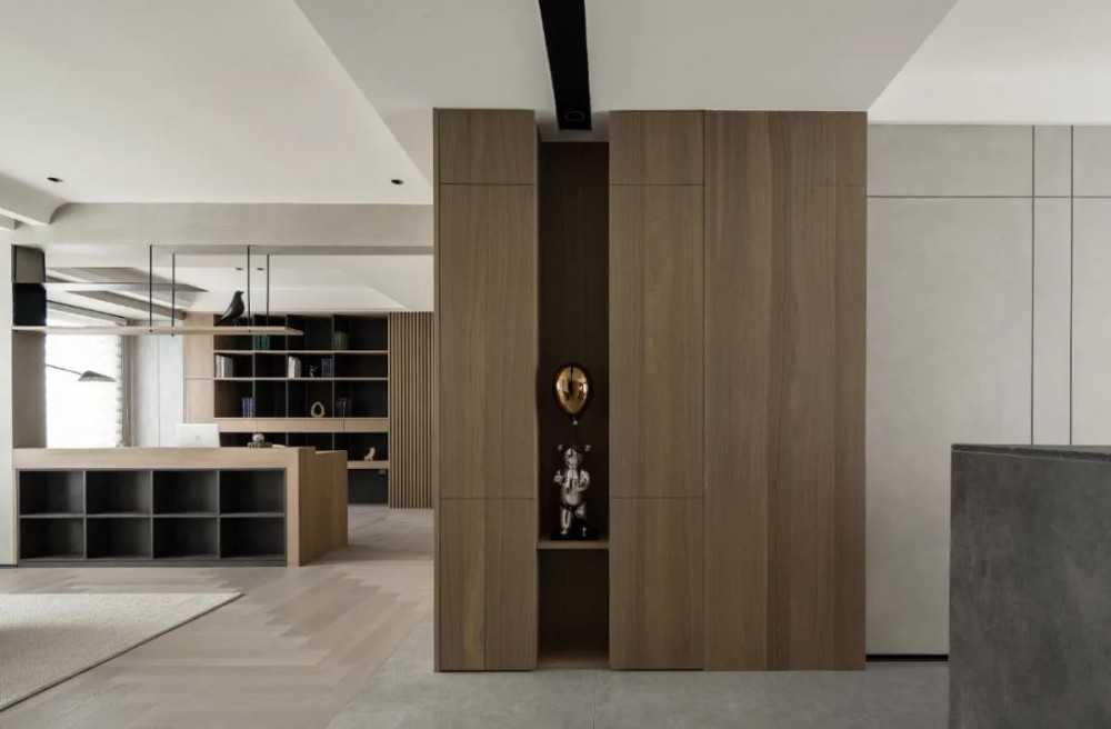 Contemporary Foyer with Vinyl Flooring and Homogeneous Tiles