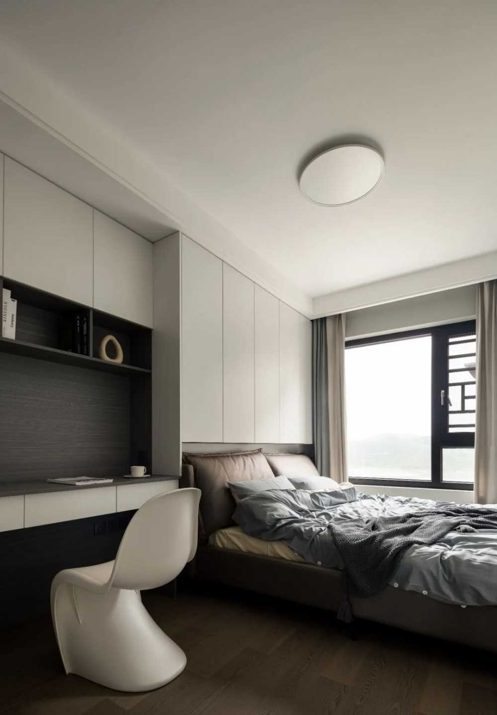 Contemporary Bedroom with Vinyl Flooring and Wardrobe