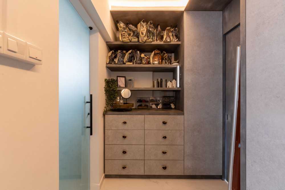 Modern Entryway with Shoe Rack and Shoe Cabinets