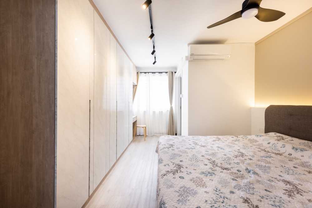 Scandinavian Bedroom with Vinyl Flooring and Wardrobe