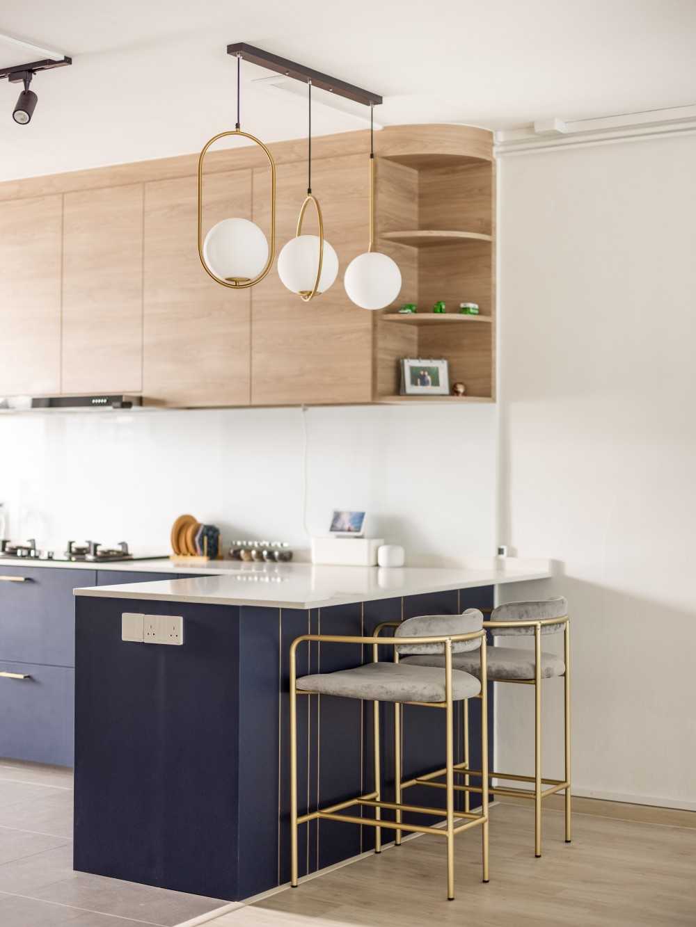Scandinavian Kitchen with Open Kitchen and Kitchen Backsplash