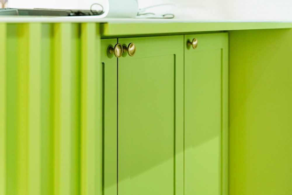 Modern Kitchen with Kitchen Island and Open Kitchen