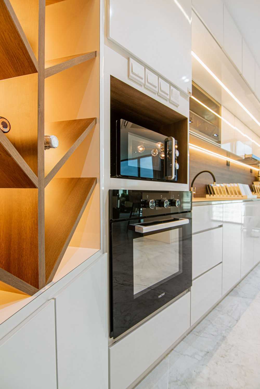 Eclectic Kitchen with Countertop and Homogeneous Tiles