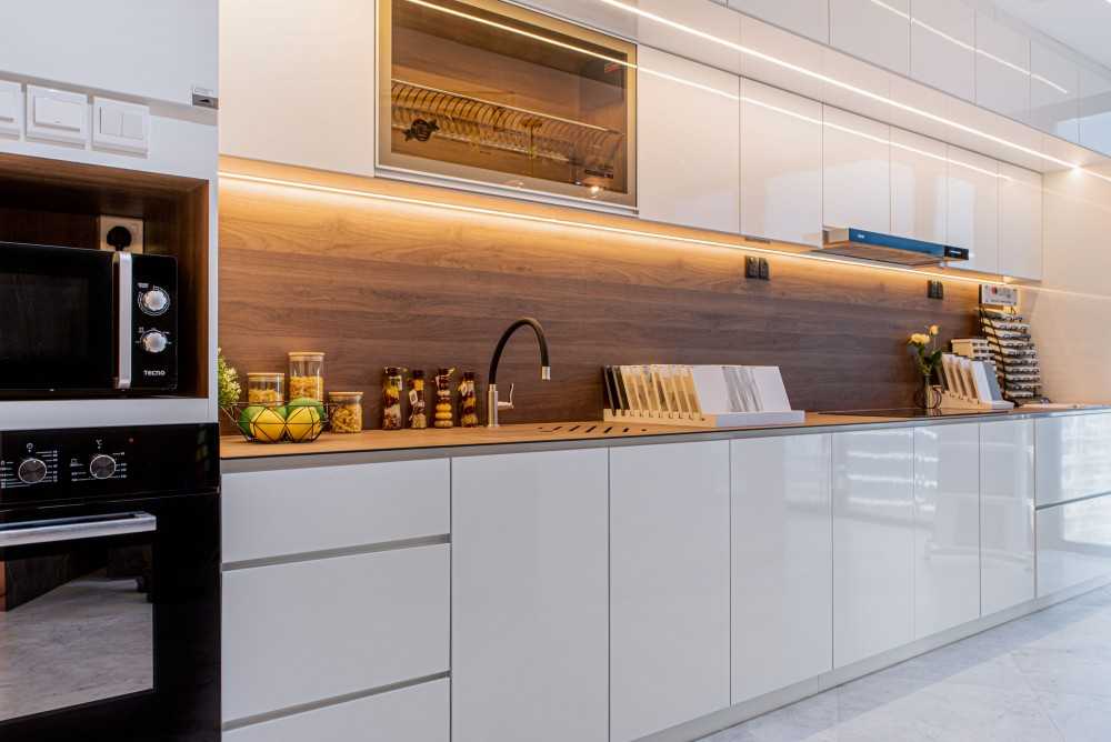 Eclectic Kitchen with Countertop and Homogeneous Tiles