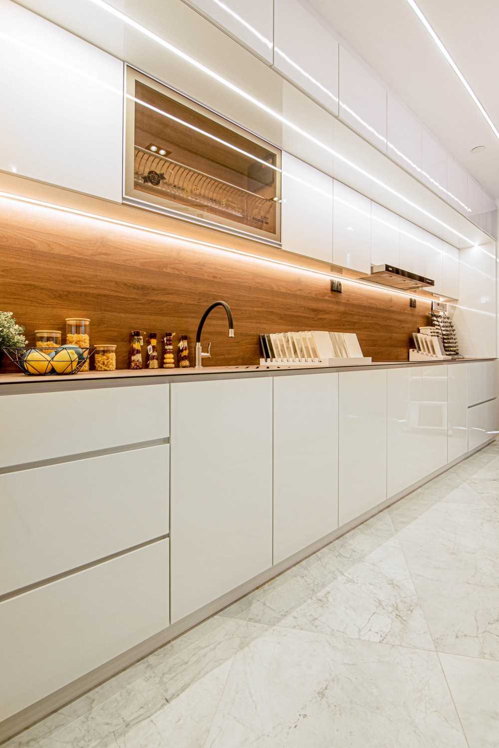 Eclectic Kitchen with Countertop and Homogeneous Tiles