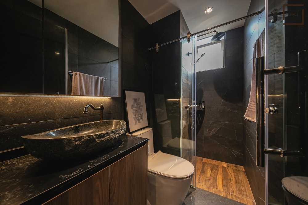 Contemporary Bathroom with Mirror and Shower Screen