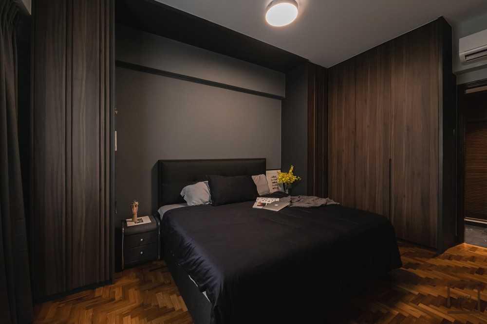 Contemporary Bedroom with Vinyl Flooring and Wardrobe