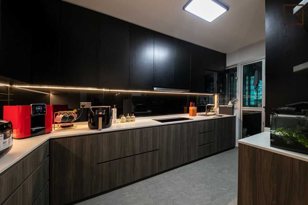 Modern Kitchen with Kitchen Window and Kitchen Accessories