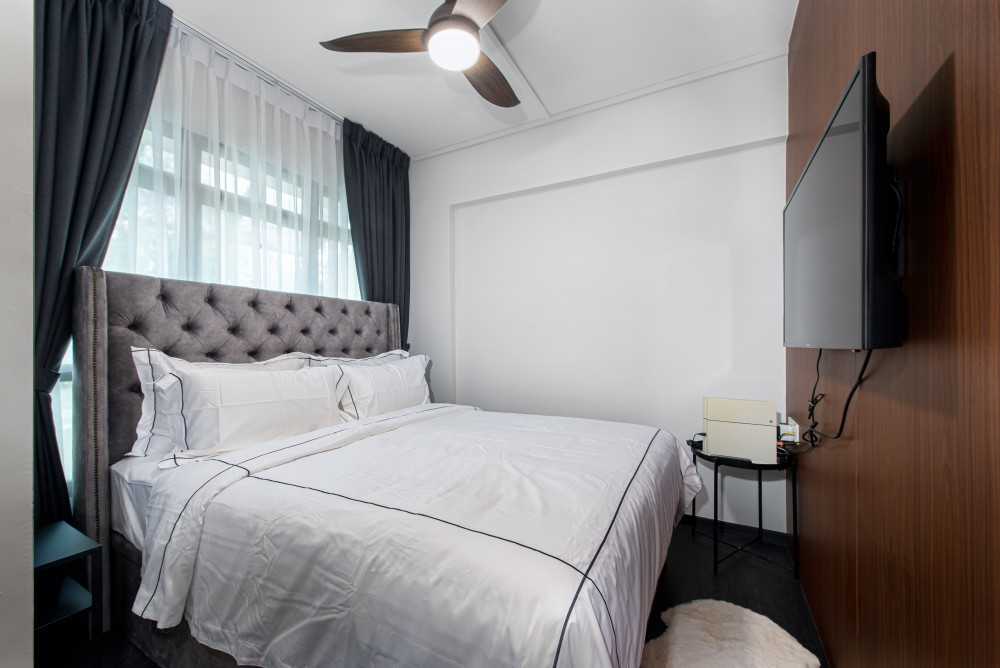 Eclectic Bedroom with Vinyl Flooring and Built-in Bed