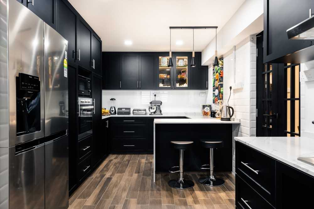 Contemporary Kitchen with Countertop and Homogeneous Tiles