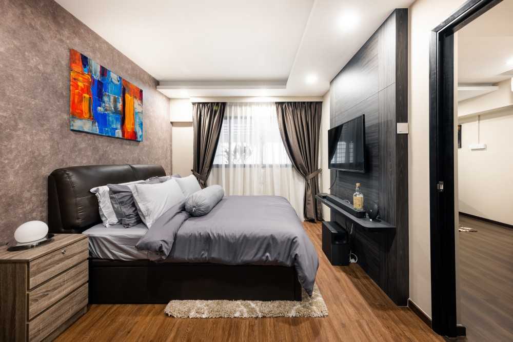 Contemporary Bedroom with Vinyl Flooring and TV Console